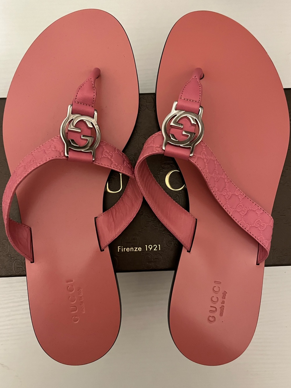 NEW Gucci Pink Guccissima Leather Interlocking GG Thong Sandals 39 NIB